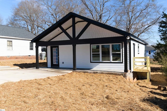 view of front of property with a patio area