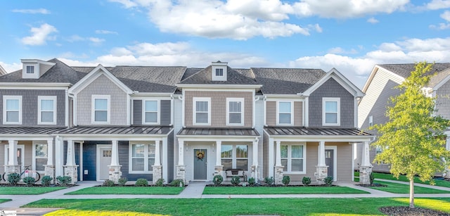 view of front of property with a front lawn