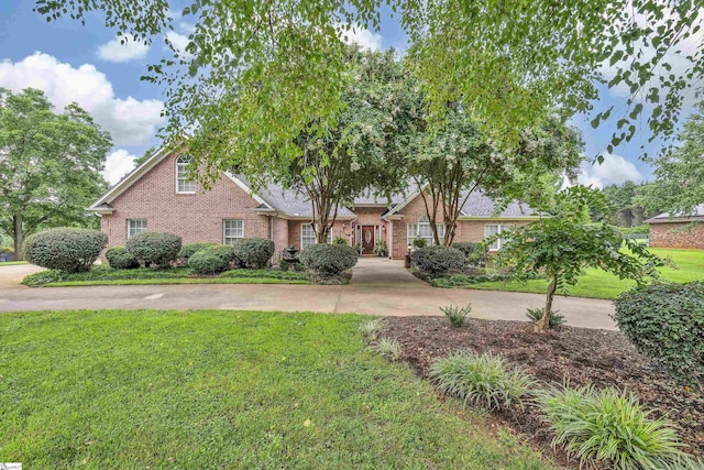 view of front of home with a front lawn