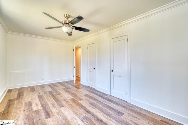 unfurnished bedroom with light wood-type flooring, ceiling fan, and ornamental molding