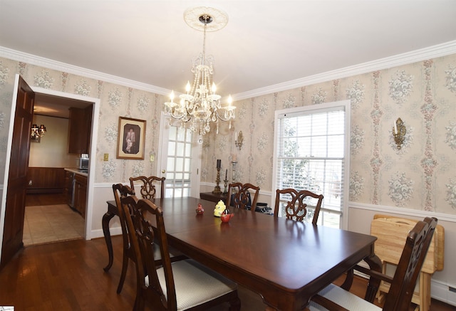 dining room featuring dark hardwood / wood-style flooring, a notable chandelier, and ornamental molding