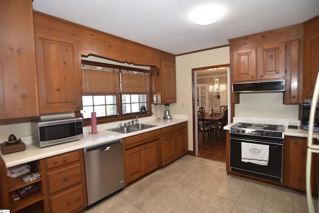 kitchen with an inviting chandelier, sink, crown molding, and appliances with stainless steel finishes