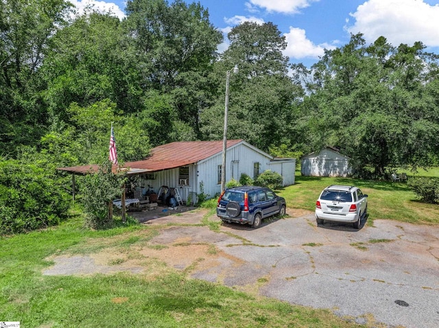 view of front of house with a front yard