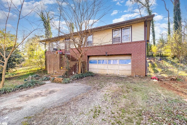 view of front facade featuring a garage