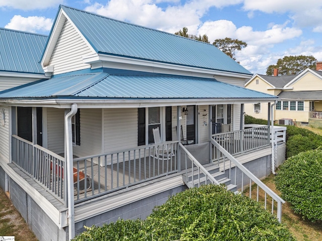 view of front facade featuring a porch