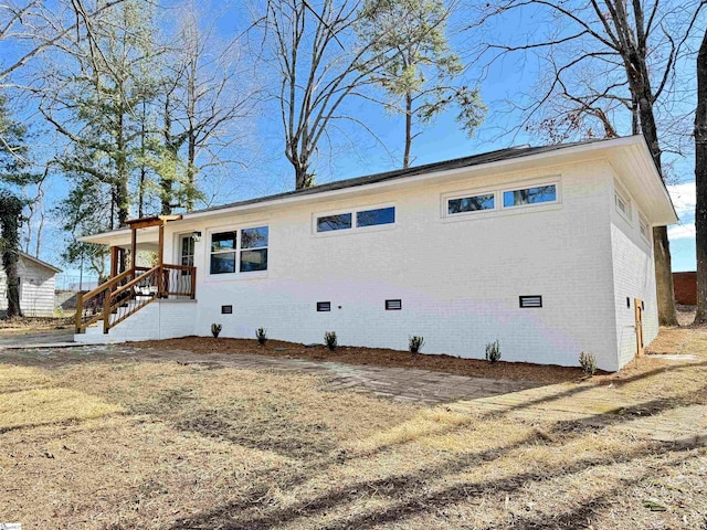 back of house featuring a yard