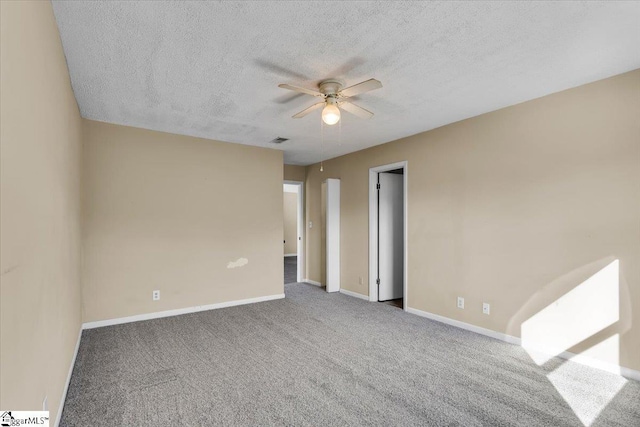 spare room with ceiling fan, a textured ceiling, and carpet floors