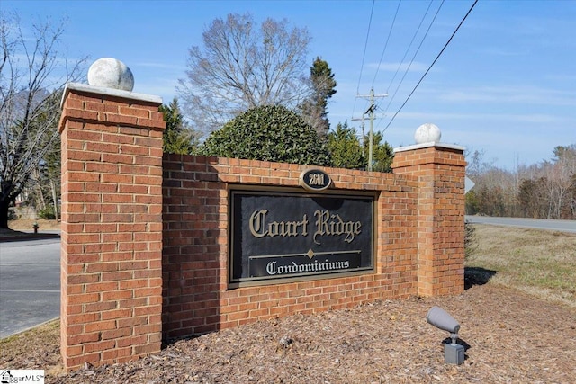 view of community / neighborhood sign