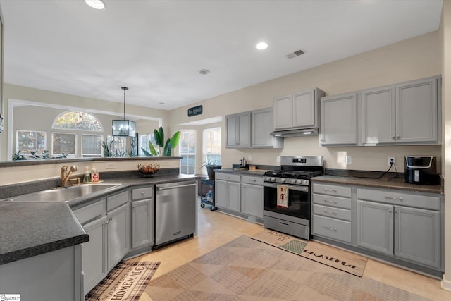 kitchen with a notable chandelier, sink, hanging light fixtures, appliances with stainless steel finishes, and gray cabinetry