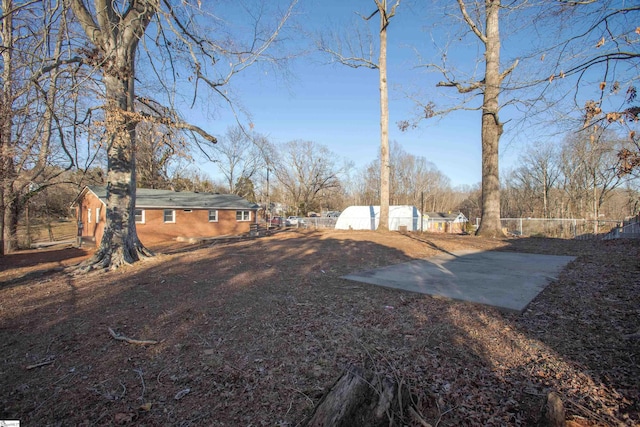 view of yard featuring a patio area