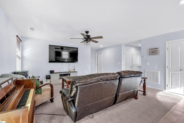 carpeted living room featuring ceiling fan