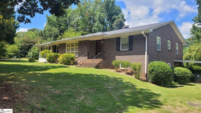 ranch-style home featuring a front yard