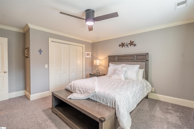 bedroom featuring light carpet, a closet, ornamental molding, and ceiling fan