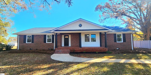 ranch-style home featuring a front lawn and a porch