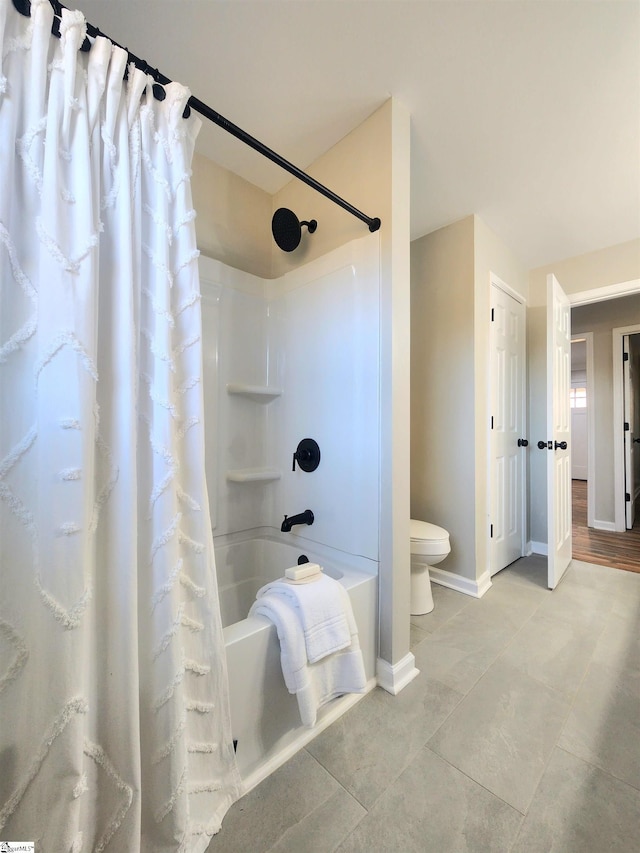 bathroom featuring toilet and shower / tub combo