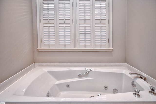 bathroom featuring tiled tub