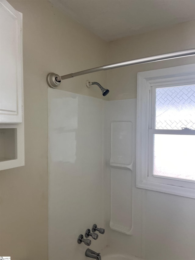 bathroom featuring shower / bathtub combination