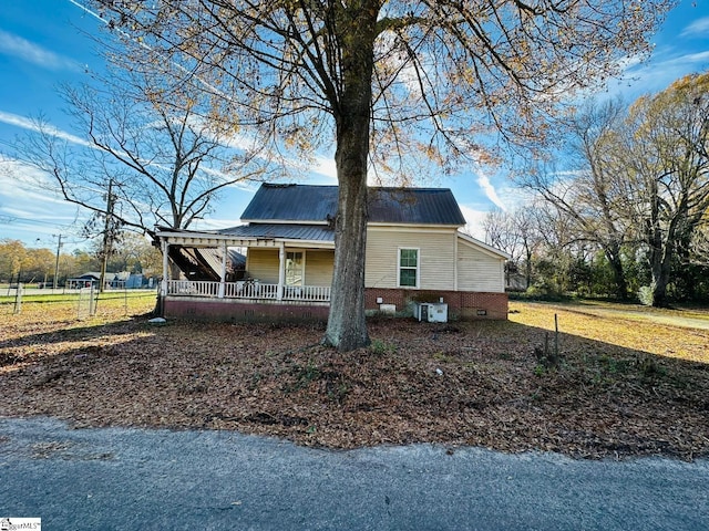 view of front of house with covered porch