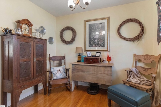 living area featuring light hardwood / wood-style floors and a notable chandelier