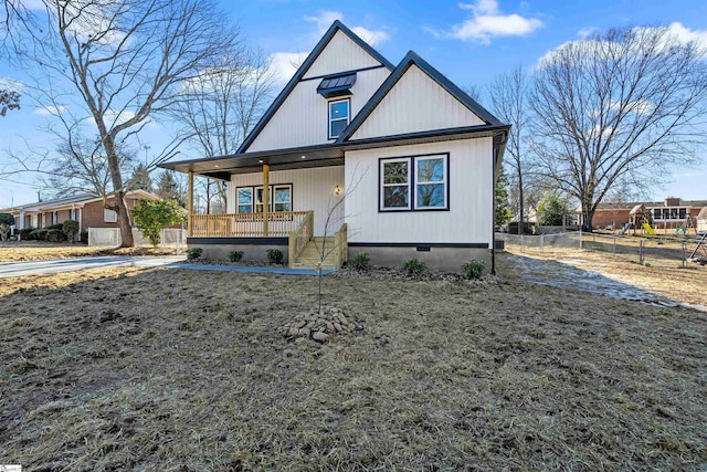 view of front of house with covered porch and a front yard