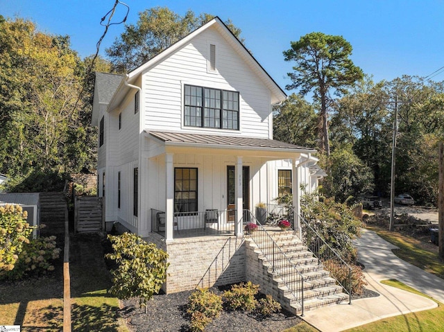 view of front of home featuring a porch