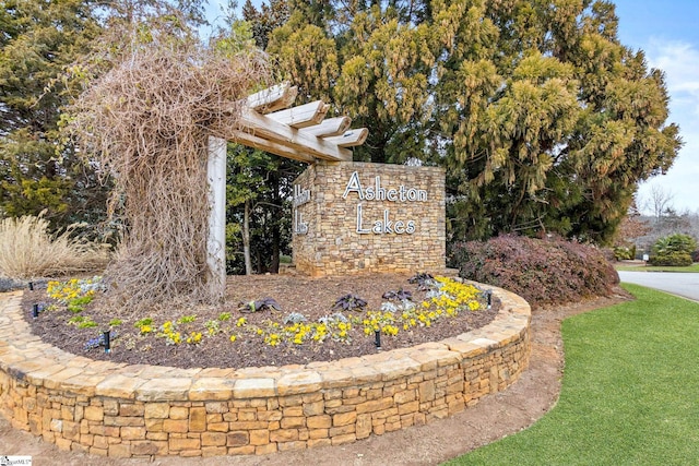 view of community / neighborhood sign