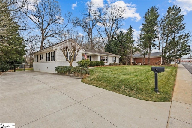 ranch-style house featuring a front lawn