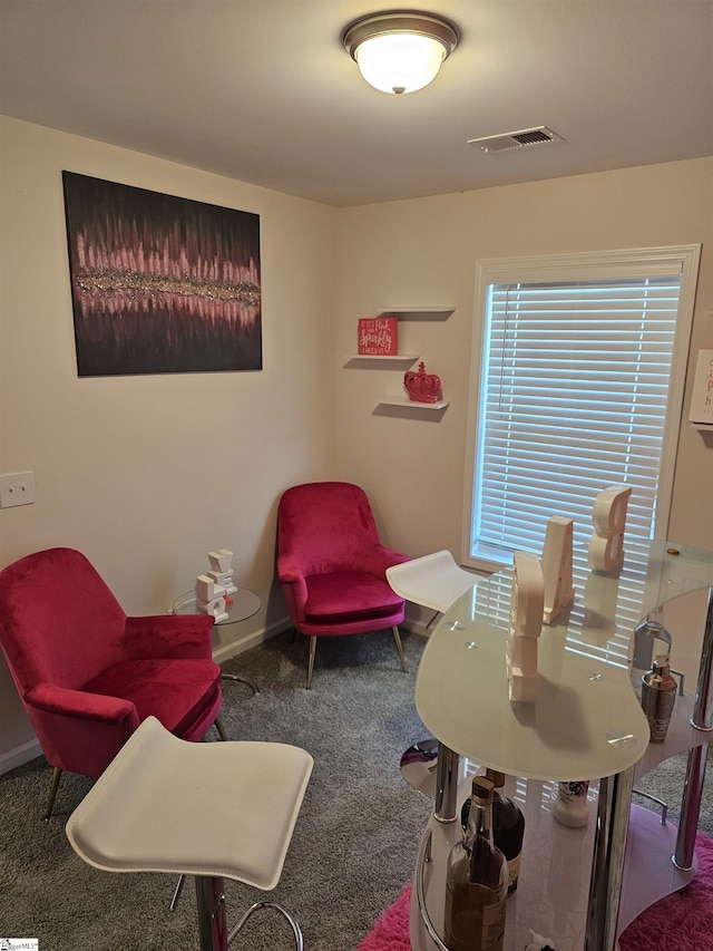 living area with carpet flooring