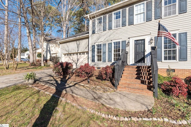 view of front facade featuring a garage