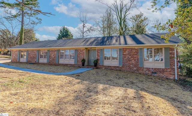 ranch-style home featuring a front yard