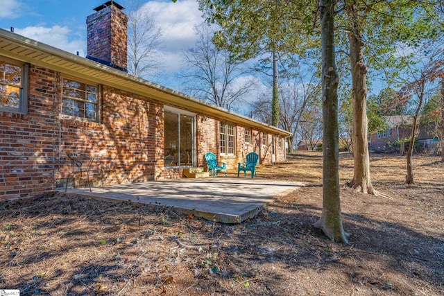 view of yard featuring a patio