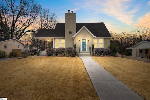 view of front of property with a yard