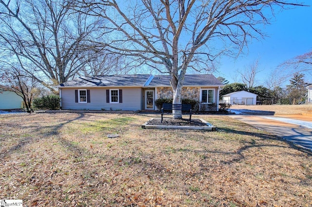 ranch-style home with a front yard