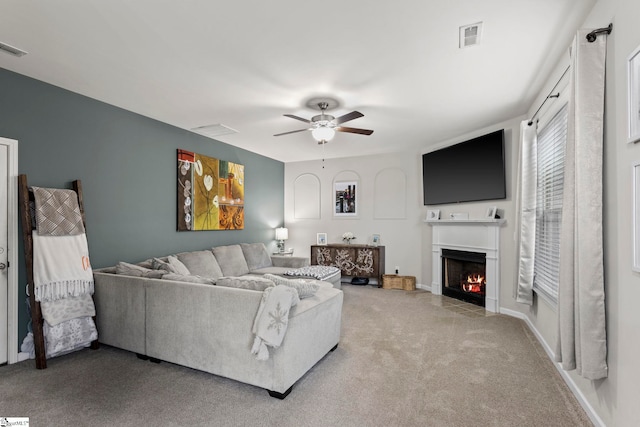 carpeted living room featuring ceiling fan