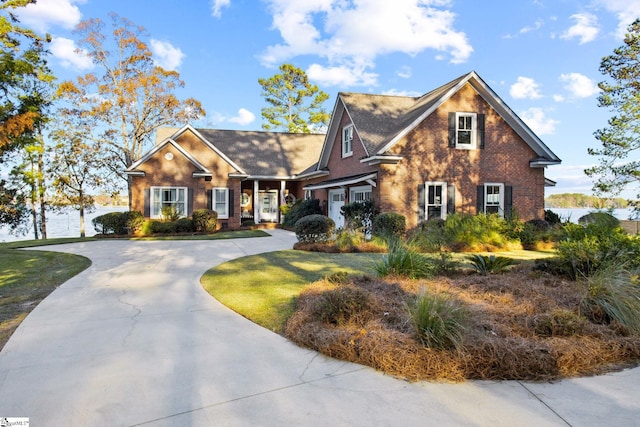 view of front facade with a front yard