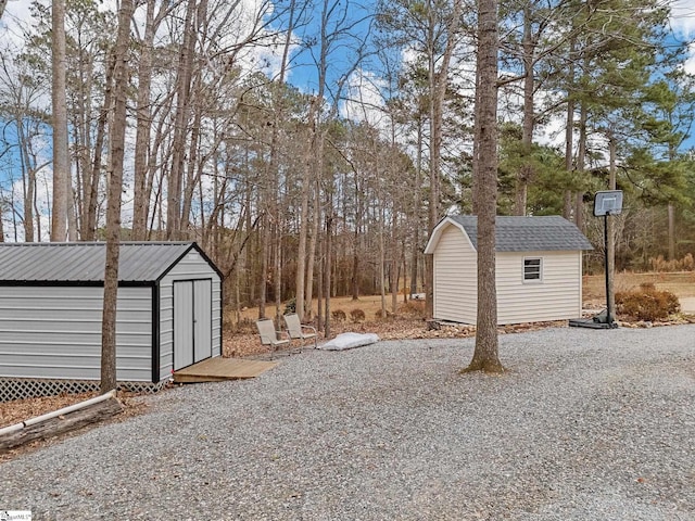 view of yard with a storage shed