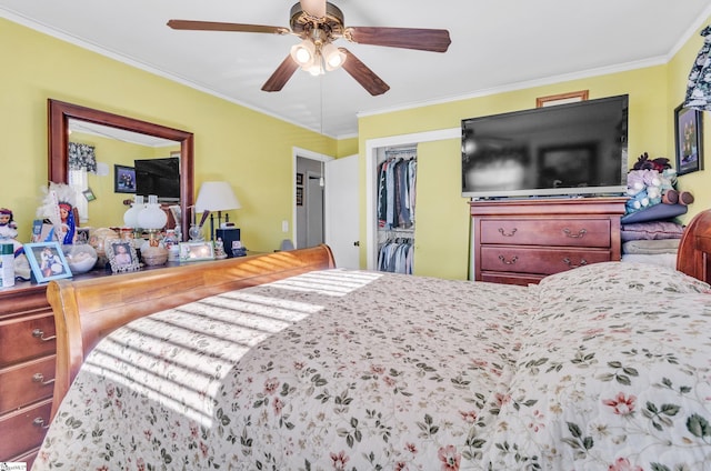 bedroom with crown molding, a closet, and ceiling fan