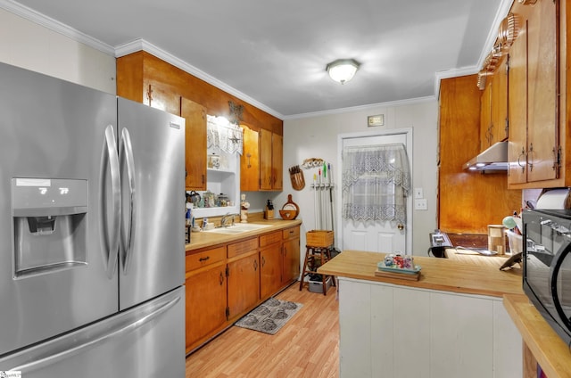 kitchen with ornamental molding, sink, light hardwood / wood-style flooring, and stainless steel fridge with ice dispenser