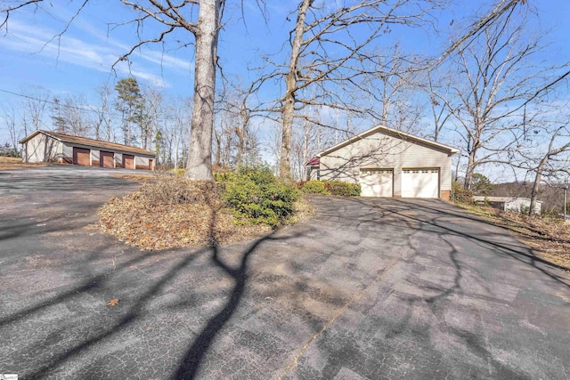 view of front facade with a garage and an outdoor structure