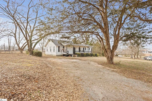 ranch-style home with a porch