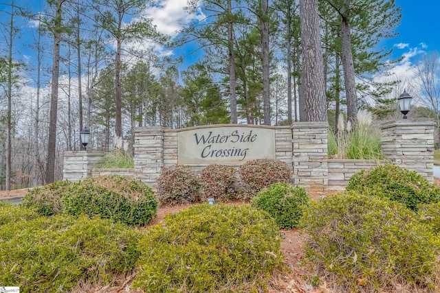 Listing photo 2 for 104 N Waterside Dr, Seneca SC 29672