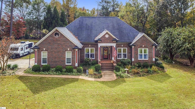 view of front of home featuring a front yard