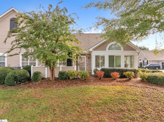 view of front of home with a front yard