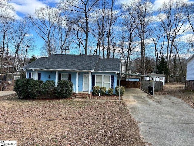 view of front of home featuring a carport and an outdoor structure