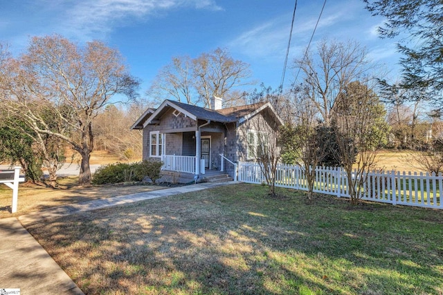 view of front of property featuring covered porch and a front yard