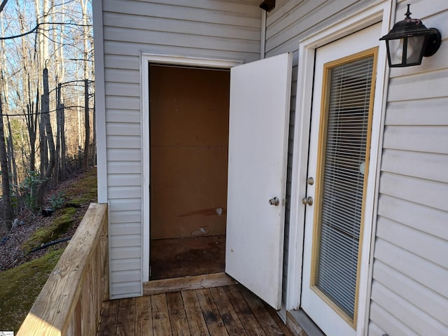 entrance to property with a balcony