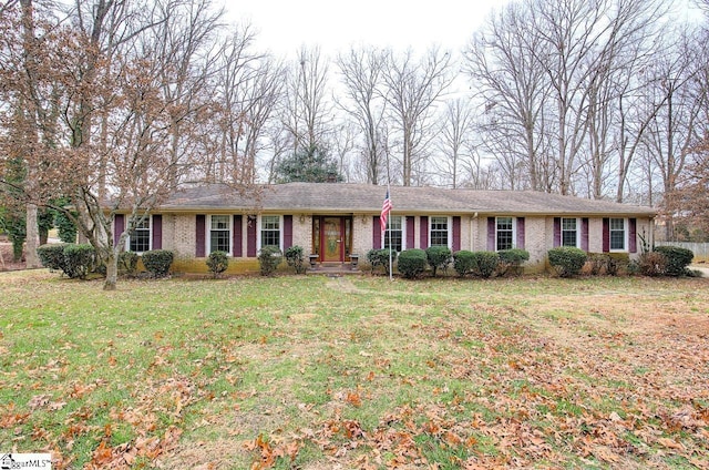 ranch-style house featuring a front lawn