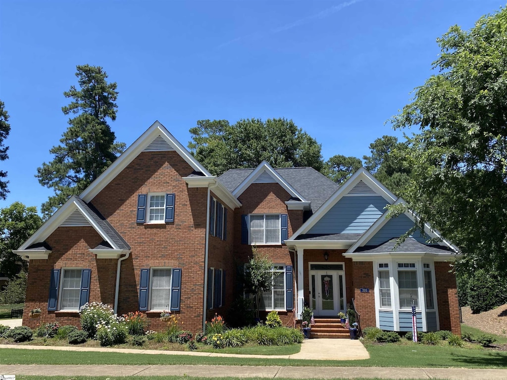 craftsman house featuring a front yard