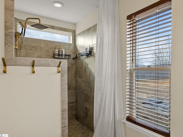 bathroom featuring a shower with shower curtain