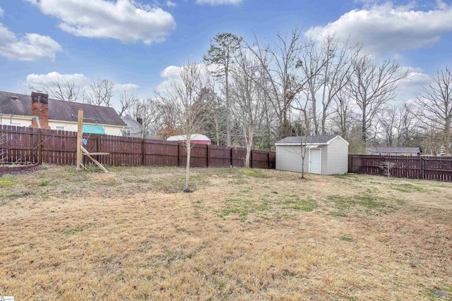 view of yard with a storage shed